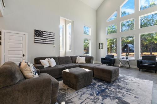 3 Mi to Lake Cabin with Hot Tub in Broken Bow! 3 Mi to Lake Cabin with Hot Tub in Broken Bow!