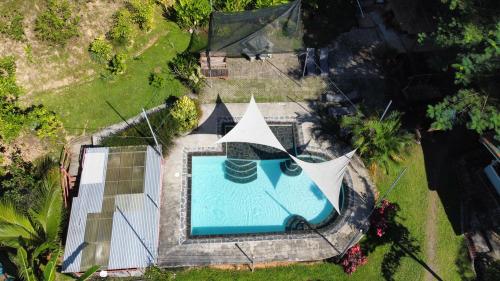 Piscine, Bamboo River House and Hotel in Dominical