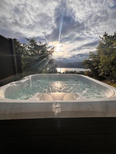 The Pod at Loch Ness Heights at Athbhinn, IV26TU in Дорес