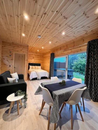 The Pod at Loch Ness Heights at Athbhinn, IV26TU in Дорес