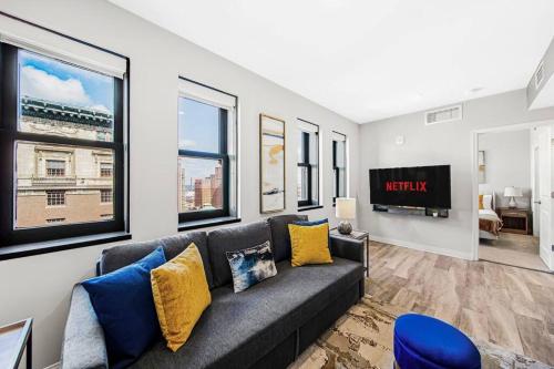 Chic 2-BR unit with Free Pool & Playhouse Square View 1103 in Cleveland, USA