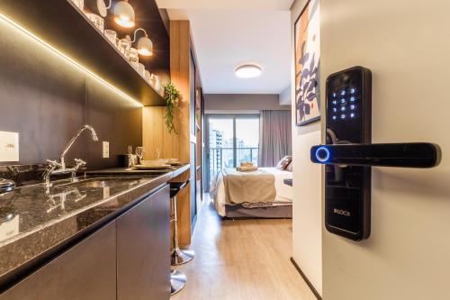 Studios no melhor ponto de Moema Garagem lazer e Metrô perto WIFI grátis, São Paulo