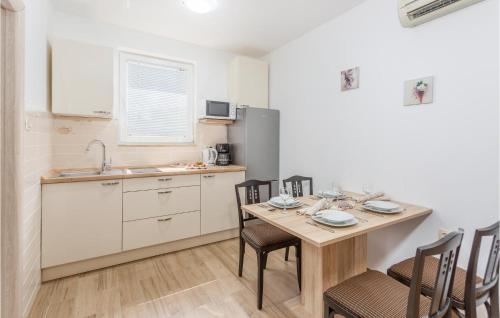 Konyha, Beautiful Home In Malinska With Kitchen in Milcetici