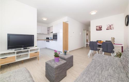 2 Bedroom Stunning Apartment In Trogir