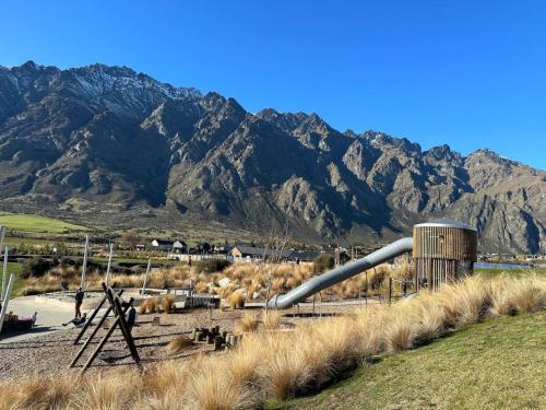 3 mins to Remarkable resort - image 2
