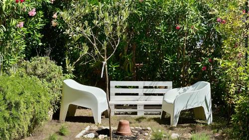 Two-Bedroom Apartment room in Marcelli delizioso trilocale con giardino - M409