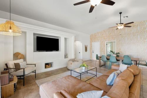 Desert Bungalow by Rather Be Properties in Desert Hot Springs, USA