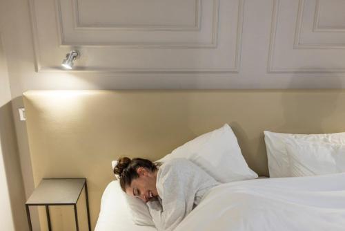 One-Bedroom Apartment image 10