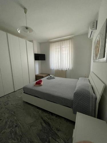 1 queen bed, 1 twin bed