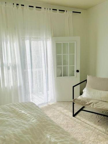 Charming spacious Duplex! in Milwaukee, USA