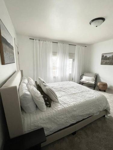 Charming spacious Duplex! in Milwaukee, USA