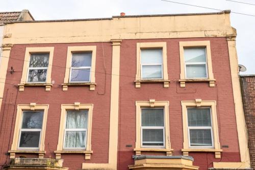 City Rd B - Central Location Long Stay by ShortStayUK