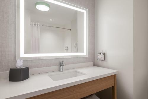 King Room - Mobility Access/Hearing Accessible