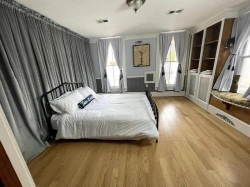 Stupendous Apartment Steps From the Capitol! in Washington, USA