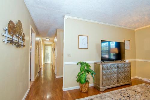 Calm & Spacious 5 Star Location Queen Beds in Johnson City, USA