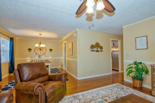 Calm & Spacious 5 Star Location Queen Beds in Johnson City, USA