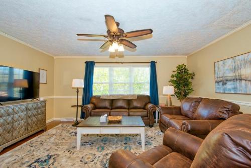 Calm & Spacious 5 Star Location Queen Beds in Johnson City, USA