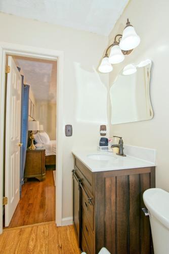 Calm & Spacious 5 Star Location Queen Beds in Johnson City, USA