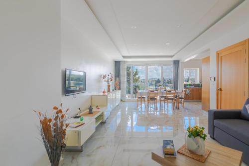 New Spacious Apartment 3 Bdr 2 Bth Bugibba S