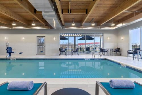 TownePlace Suites by Marriott Geneva at SPIRE Academy - 수영장