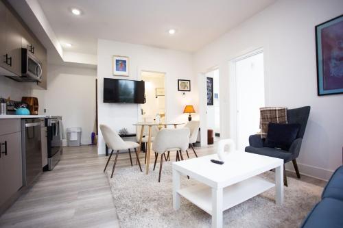 Its a Corner unit with cool City Skyline views! in Washington, USA