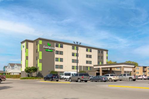 EverSpring Inn & Suites - main image