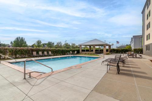 EverSpring Inn & Suites - image 2