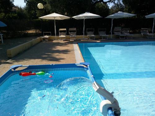 Skats, Nuraghe Ruiu Piazzole campeggio Blue Holiday in Norbello