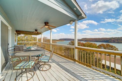 Fire Pit and Stunning Views Lake Eufaula Retreat!