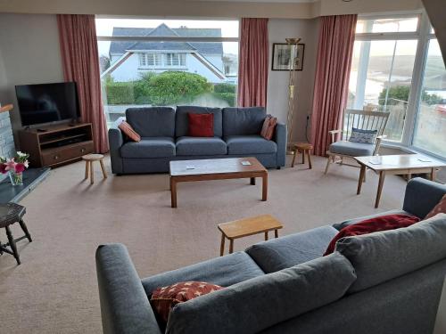 2 Riverside Crescent - main image