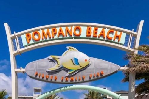 Beach Spot Firepit, Gazebo, Bikes, Pet Friendly in Pompano Beach, USA