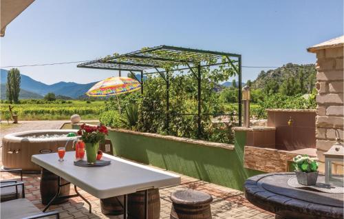 Balkons/terase, Two-Bedroom Holiday Home In Stasevica in Staševica