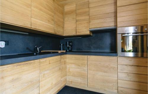 مطبخ, Nice Home In Gornji Zvecaj With Sauna in Gornji Zvečaj