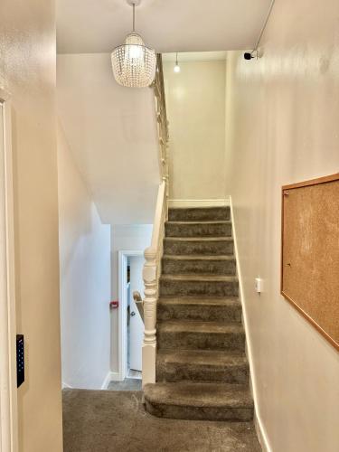 Modern En-Suite Rooms by Finsbury Park Station 8 mins to King's Cross by Tube 4