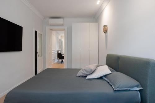 Gioberti's Apartment - 100 sqm - 2 Bedrooms and Free Private Parking in the Center, Turin (photo 11)