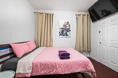 Monthly Lower East Side two Bedroom, New York (photo 9)