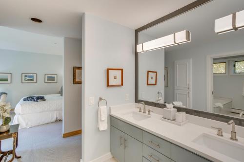 Luxury True Ski-InandSki-Out Beaver Creek Apartment! in Beaver Creek, USA