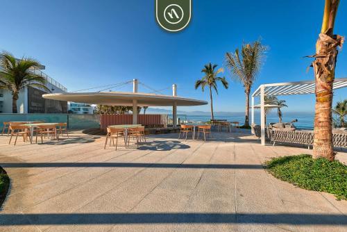 Stunning Oceanview 2BR Condo - Private Beach - Gym in Nuevo Vallarta , Mexico