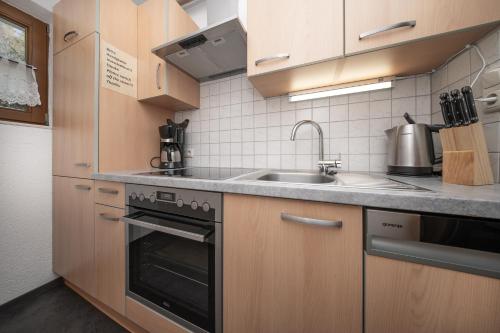 Kitchen, Appart Klotz Alpengluck in Armelen