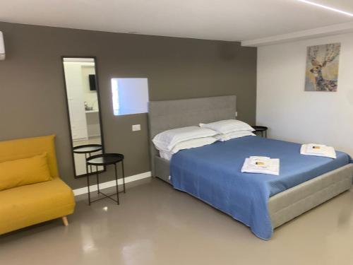 Luxury Triple Room image 4