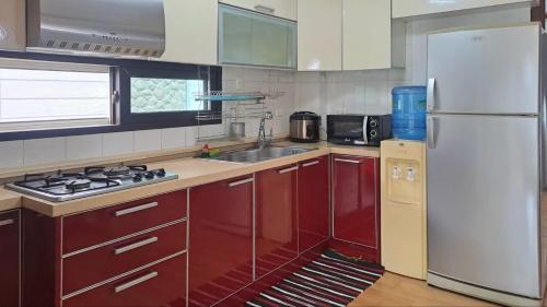 Kitchen, Prestige Vacation Apartments - Hanbi Mansions in Mines View Park