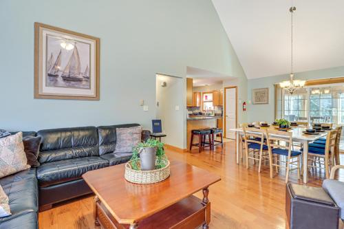 Blakeslee Home with Game Room - 5 Mi to Skiing! in Blakeslee, USA