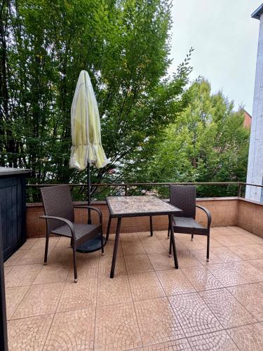 شرفة/ تراس, Apartmán v srdci Piešťan s parkovaním zdarma (Apartman v srdci Piestan s parkovanim zdarma) in بييشتاني