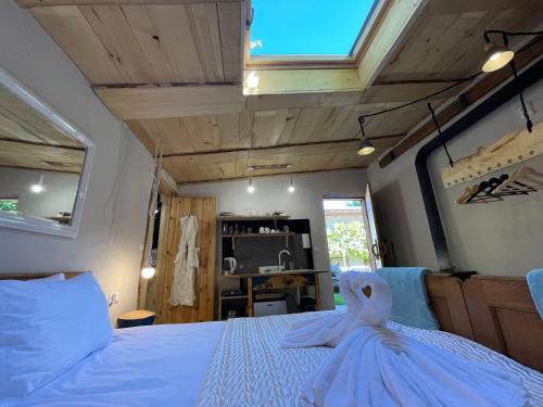 2 twin beds