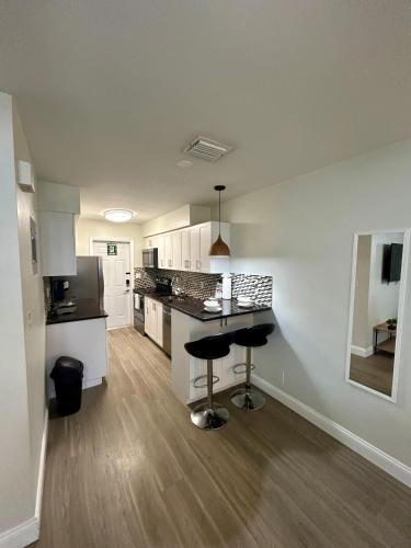 2 min walk to beach with free parking at Lauderdale 21-3 in Fort Lauderdale, USA