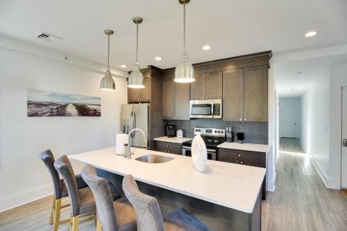 Walk to Bowens Wharf Condo in Dtwn Newport in Newport, USA