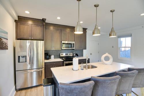 Walk to Bowens Wharf Condo in Dtwn Newport in Newport, USA