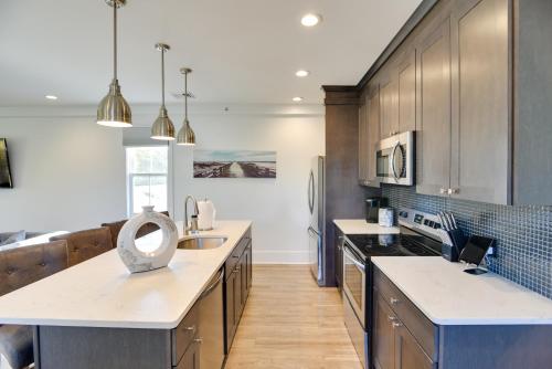 Walk to Bowens Wharf Condo in Dtwn Newport in Newport, USA