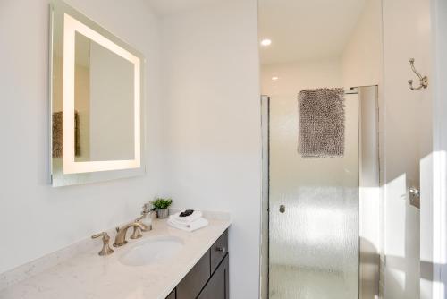 Walk to Bowens Wharf Condo in Dtwn Newport