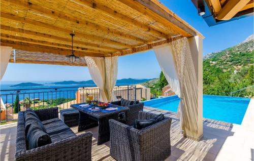 Peldbaseins, Three-Bedroom Holiday Home In Brsecine in Brsecine